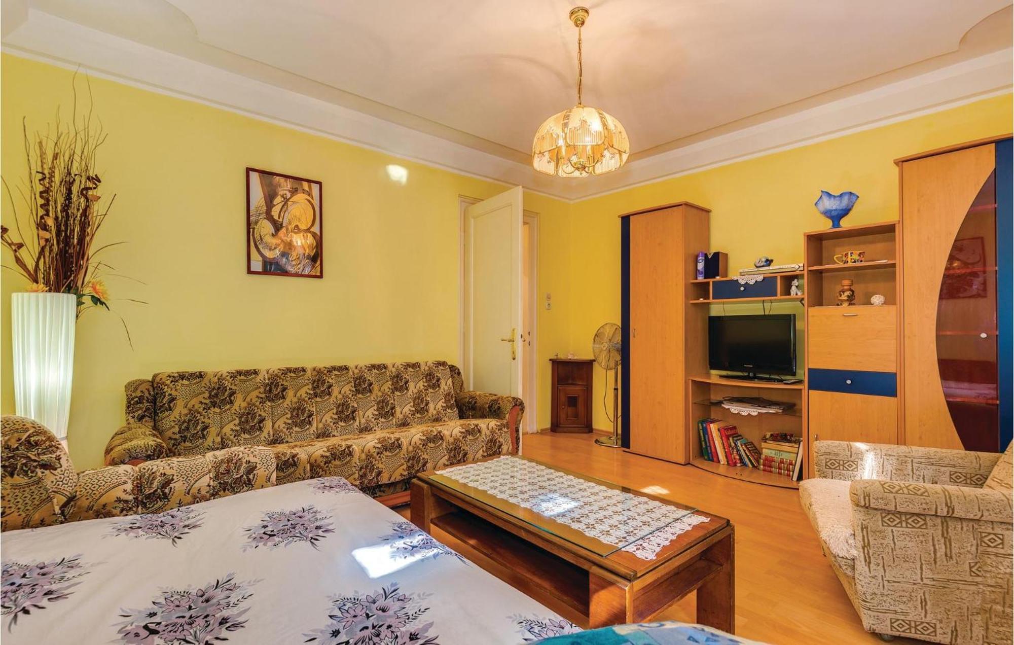 1 Bedroom Beautiful Apartment In باكار المظهر الخارجي الصورة