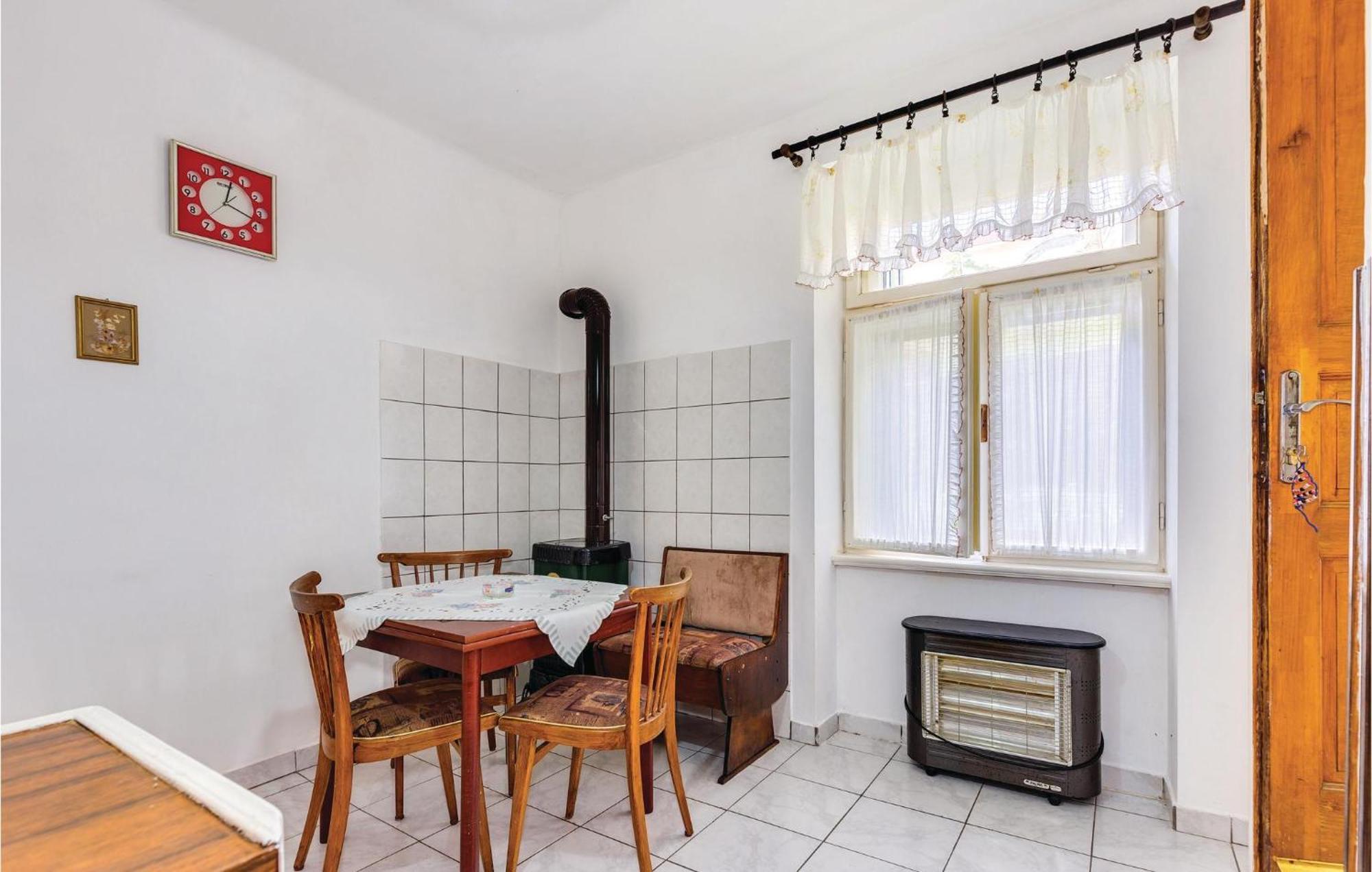 1 Bedroom Beautiful Apartment In باكار المظهر الخارجي الصورة